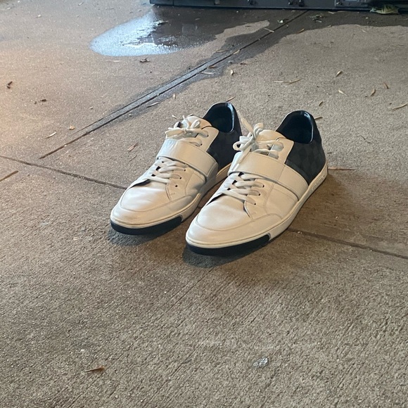 LOUIS VUTTON DAMIER AZUR BLACK AND WHITE SNEAKERS - Picture 3 of 8